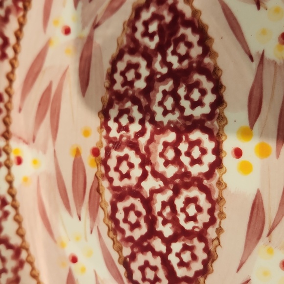 EUC Temp-Tations By Tara 1.5 Qt. Cranberry and White Ceramic Baking Dish - Picture 3 of 8